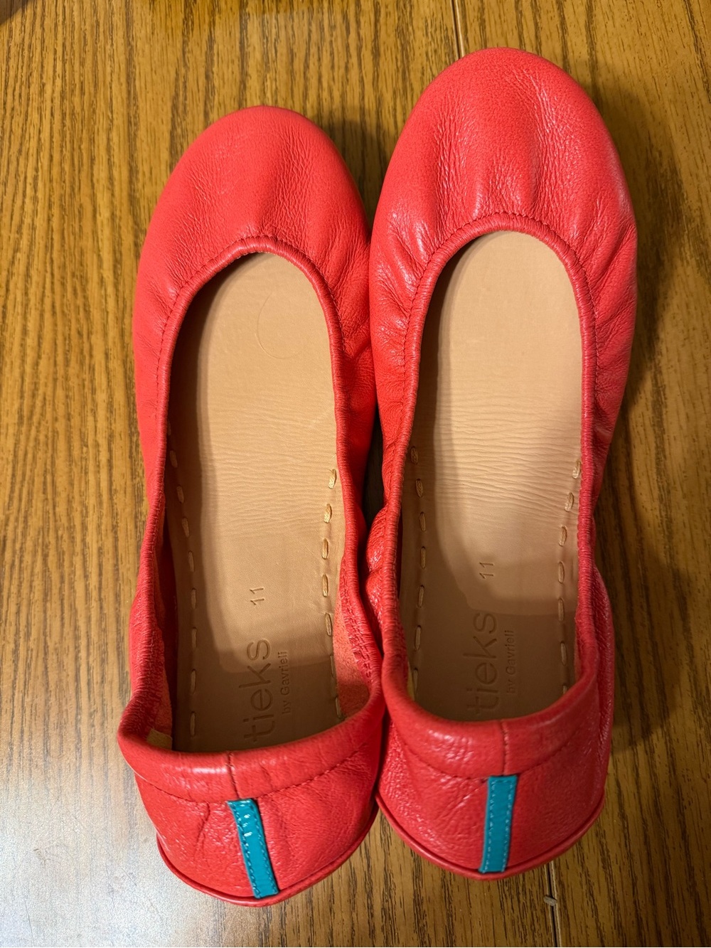 Like New Poppy Tieks Size 11